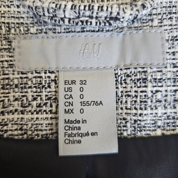 H&M 3/4 cute sleeve single front closure blazer jacket. 0 - Picture 4 of 5